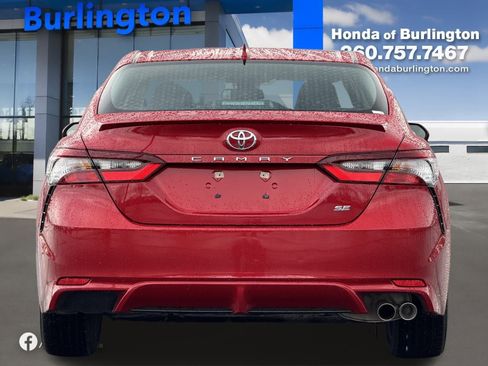 Used 2024 Toyota Camry SE image 5
