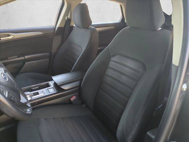 Used 2020 Ford Fusion SE FWD image 15