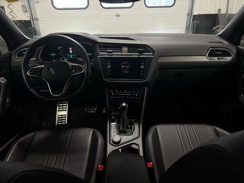 Used 2022 Volkswagen Tiguan SE R-Line image 23