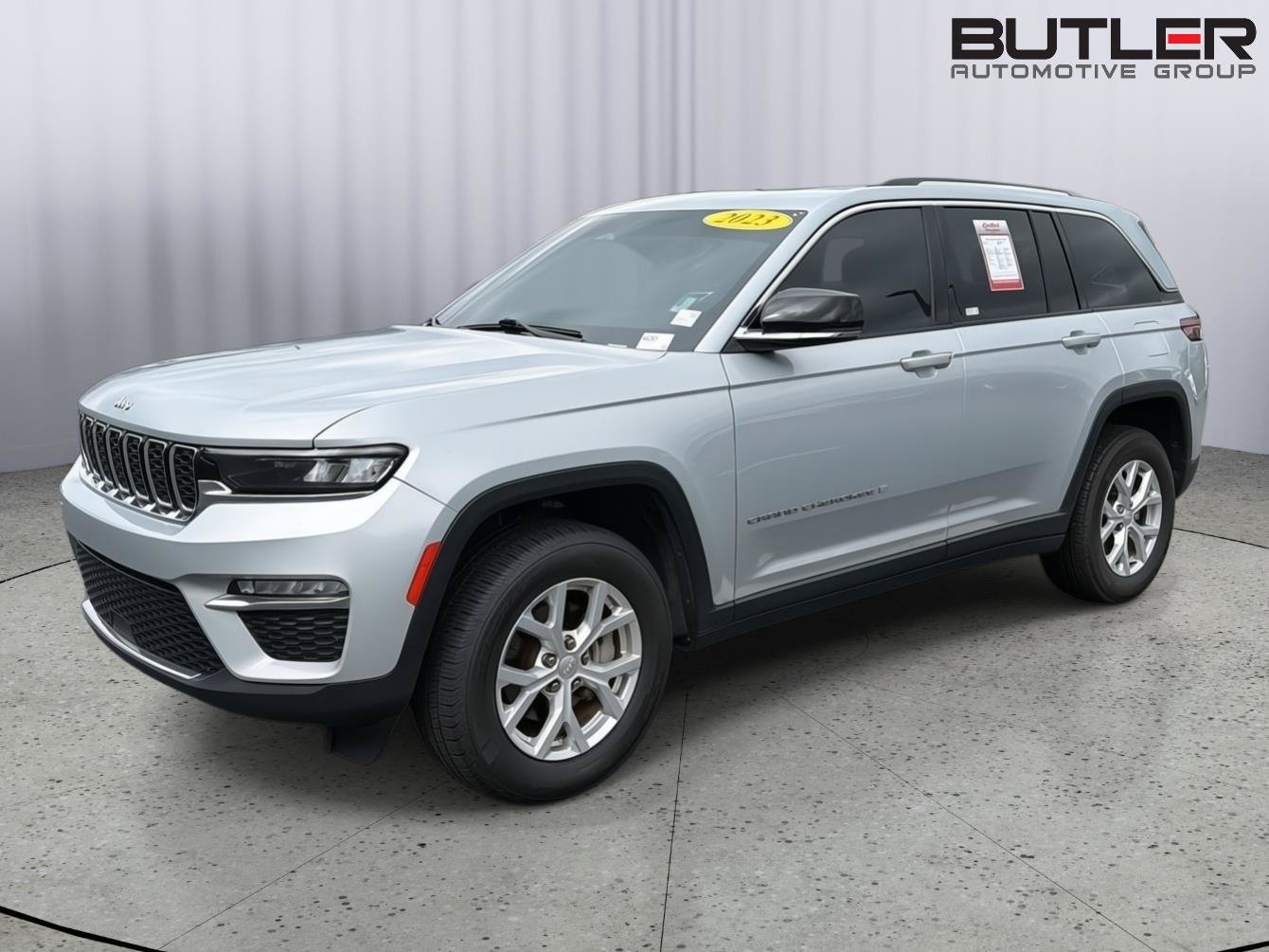 Used 2023 Jeep Grand Cherokee Limited RWD image 1