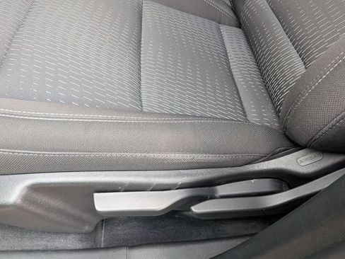 Used 2025 Chevrolet Equinox LT FWD image 13
