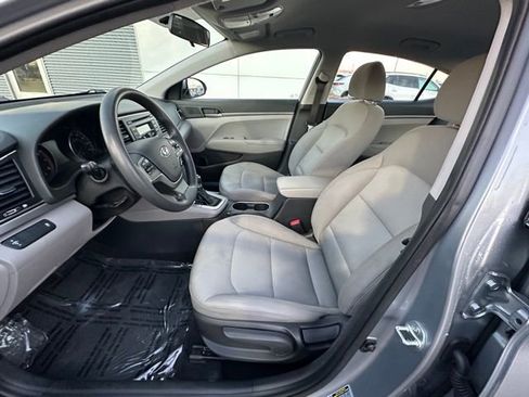 Used 2017 Hyundai Elantra SE image 24