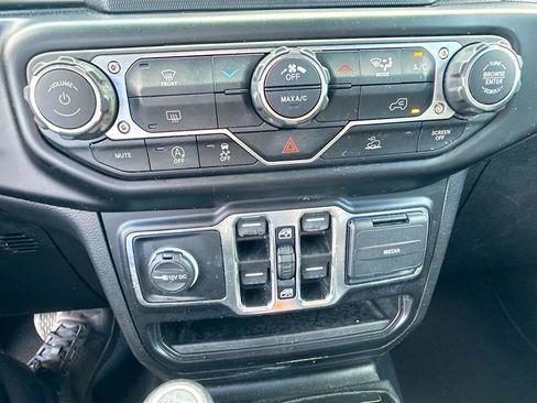 Used 2022 Jeep Wrangler Unlimited Sport S image 17