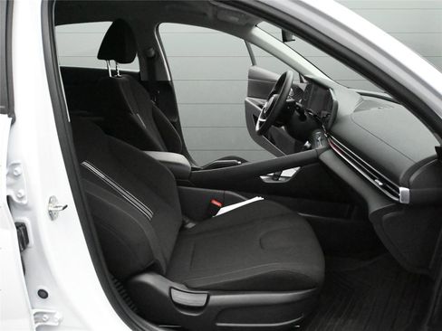 Used 2024 Hyundai Elantra SEL image 16