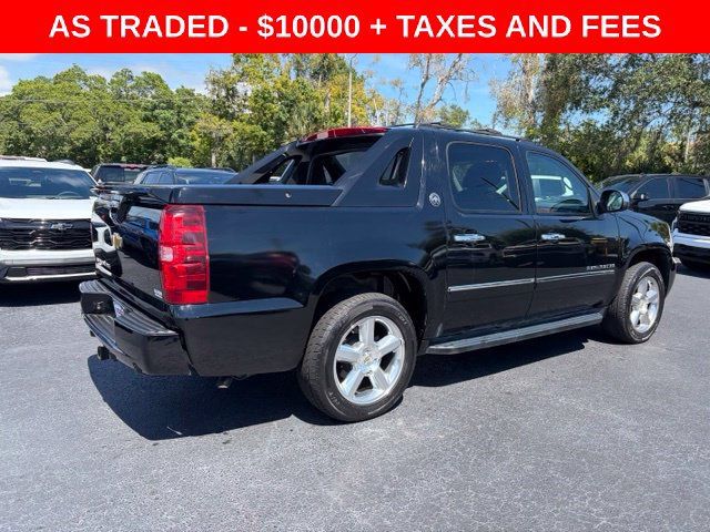 Used 2013 Chevrolet Avalanche LTZ AWD/4WD image 6
