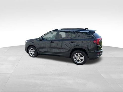 Used 2022 GMC Terrain SLE w/ Driver Convenience Package FWD image 4