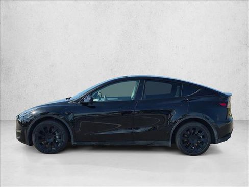 Used 2024 Tesla Model Y Long Range AWD/4WD image 2