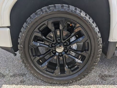 Used 2022 GMC Sierra 1500 Denali w/ Denali Premium Package image 10