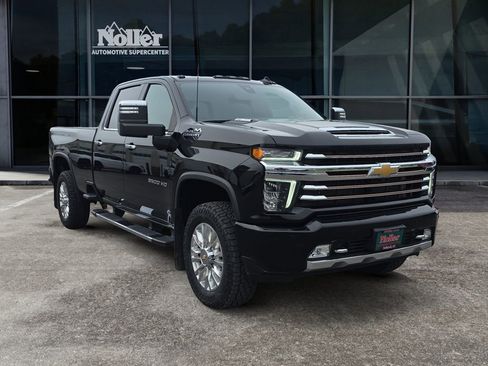 Used 2022 Chevrolet Silverado 3500 High Country w/ Z71 Off-Road Package AWD/4WD image 12