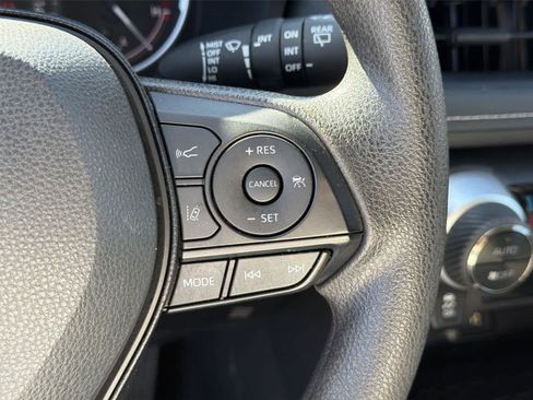 Used 2025 Toyota RAV4 XLE FWD image 35