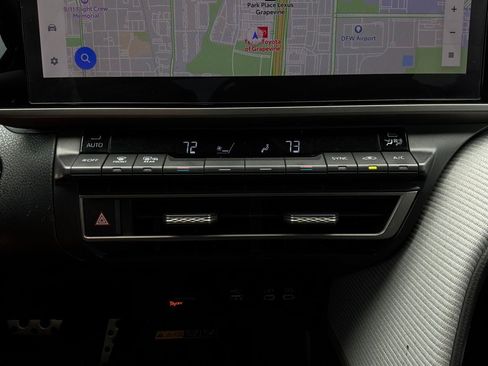 Used 2025 Toyota Camry SE w/ Multimedia Upgrade Package image 27