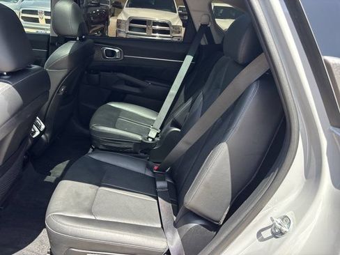 Used 2023 Kia Sorento SX AWD/4WD image 16