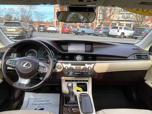 Used 2018 Lexus ES 350 w/ Luxury Package w/Wood Trim image 12