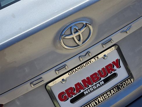 Used 2020 Toyota Camry LE image 9