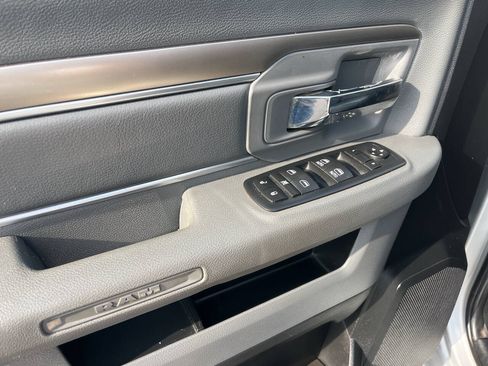 Used 2016 RAM 1500 Classic SLT AWD/4WD image 18