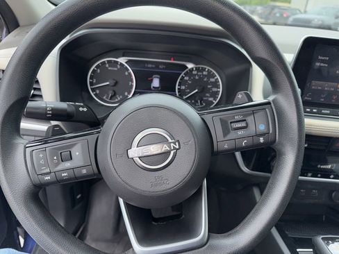 Used 2022 Nissan Rogue SV FWD image 13