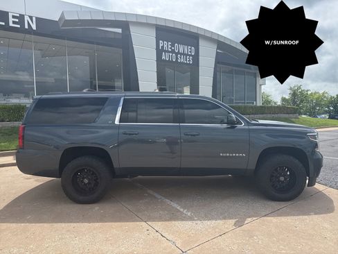 Used 2020 Chevrolet Suburban LT image 2
