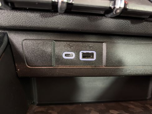 Certified 2024 GMC Canyon AT4 w/ AT4 Premium Package AWD/4WD image 31
