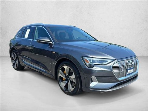 Used 2019 Audi e-tron Prestige w/ Prestige Package AWD/4WD image 3