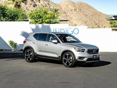 Used 2019 Volvo XC40 T5 Inscription image 4
