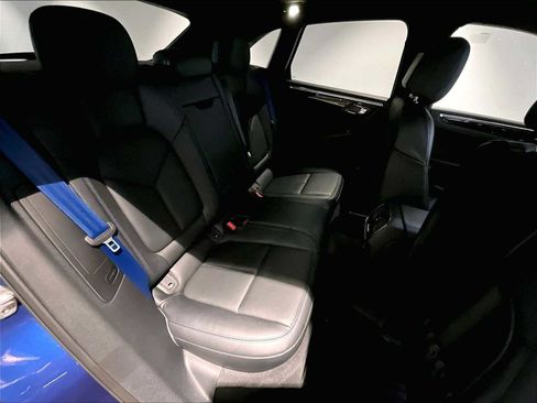 Used 2025 Porsche Macan image 32