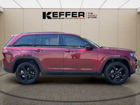 Certified 2023 Jeep Grand Cherokee Altitude AWD/4WD image 7