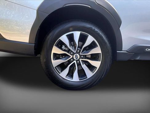 Used 2025 Subaru Outback Limited AWD/4WD image 37