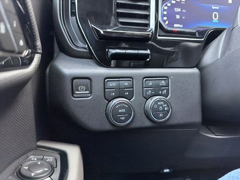 Used 2022 Chevrolet Silverado 1500 ZR2 w/ Technology Package image 24