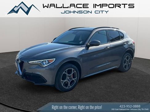 Used 2023 Alfa Romeo Stelvio Ti image 2