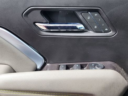 Used 2025 Chevrolet Colorado ZR2 w/ Technology Package image 16