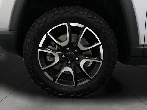 Used 2025 Jeep Compass Trailhawk AWD/4WD image 12