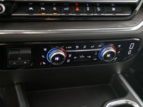 Certified 2024 GMC Sierra 1500 SLT w/ SLT Premium Plus Package image 23