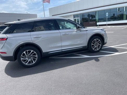 Used 2022 Lincoln Corsair FWD w/ Equipment Group 101A image 4