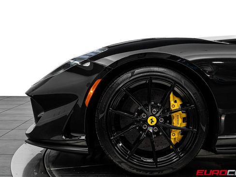 Used 2020 Ferrari 812 Superfast RWD image 14