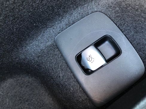 New 2025 Mercedes-Benz E 350 4MATIC Sedan image 13