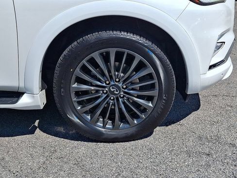 Used 2024 INFINITI QX80 Sensory w/ All-Season Package AWD/4WD image 8