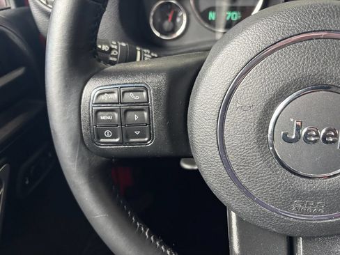 Used 2018 Jeep Wrangler Unlimited Rubicon w/ Cold Weather Group AWD/4WD image 16