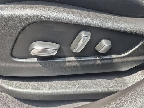 Used 2025 Cadillac XT6 Premium Luxury w/ LPO, Floor Liner Package AWD/4WD image 15