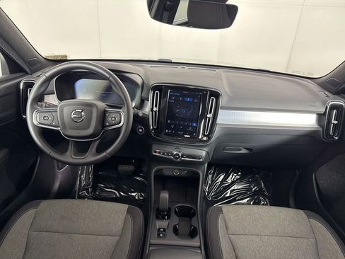 Used 2025 Volvo XC40 B5 Core AWD/4WD image 15