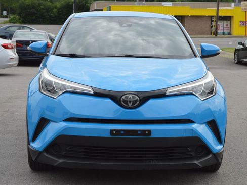 Used 2019 Toyota C-HR XLE FWD image 3
