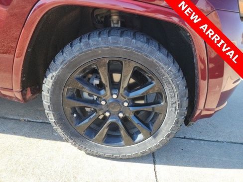 Used 2019 Jeep Grand Cherokee Altitude image 9