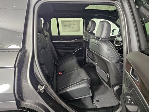 New 2026 Jeep Grand Cherokee Limited AWD/4WD image 37