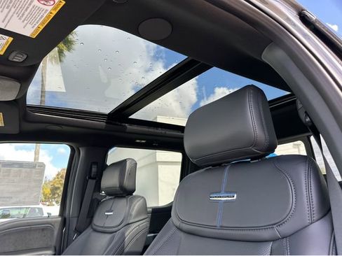 New 2025 Ford F250 Platinum image 15