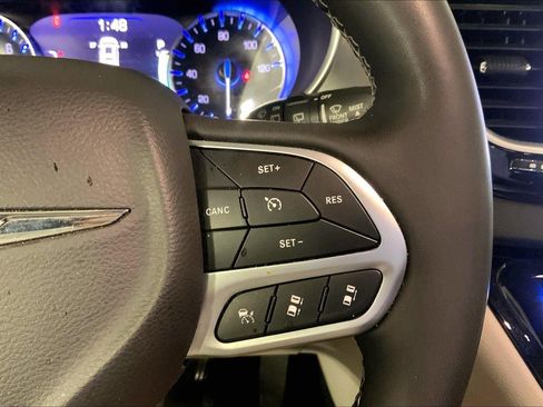 Used 2024 Chrysler Pacifica Touring-L FWD image 19
