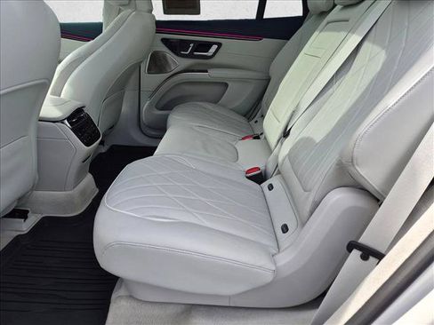 Used 2023 Mercedes-Benz EQS 580 4MATIC SUV image 17