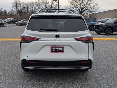 New 2026 Toyota Sienna Limited image 8
