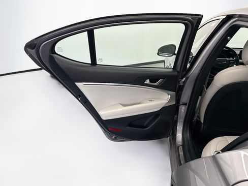Used 2025 Genesis G70 2.5T RWD image 35