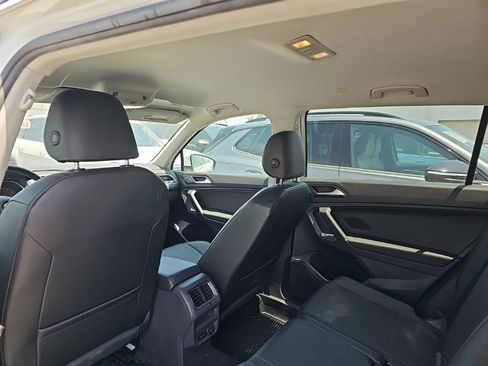 Used 2018 Volkswagen Tiguan SE AWD/4WD image 10