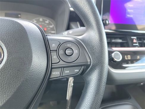 Used 2025 Toyota Corolla LE image 16