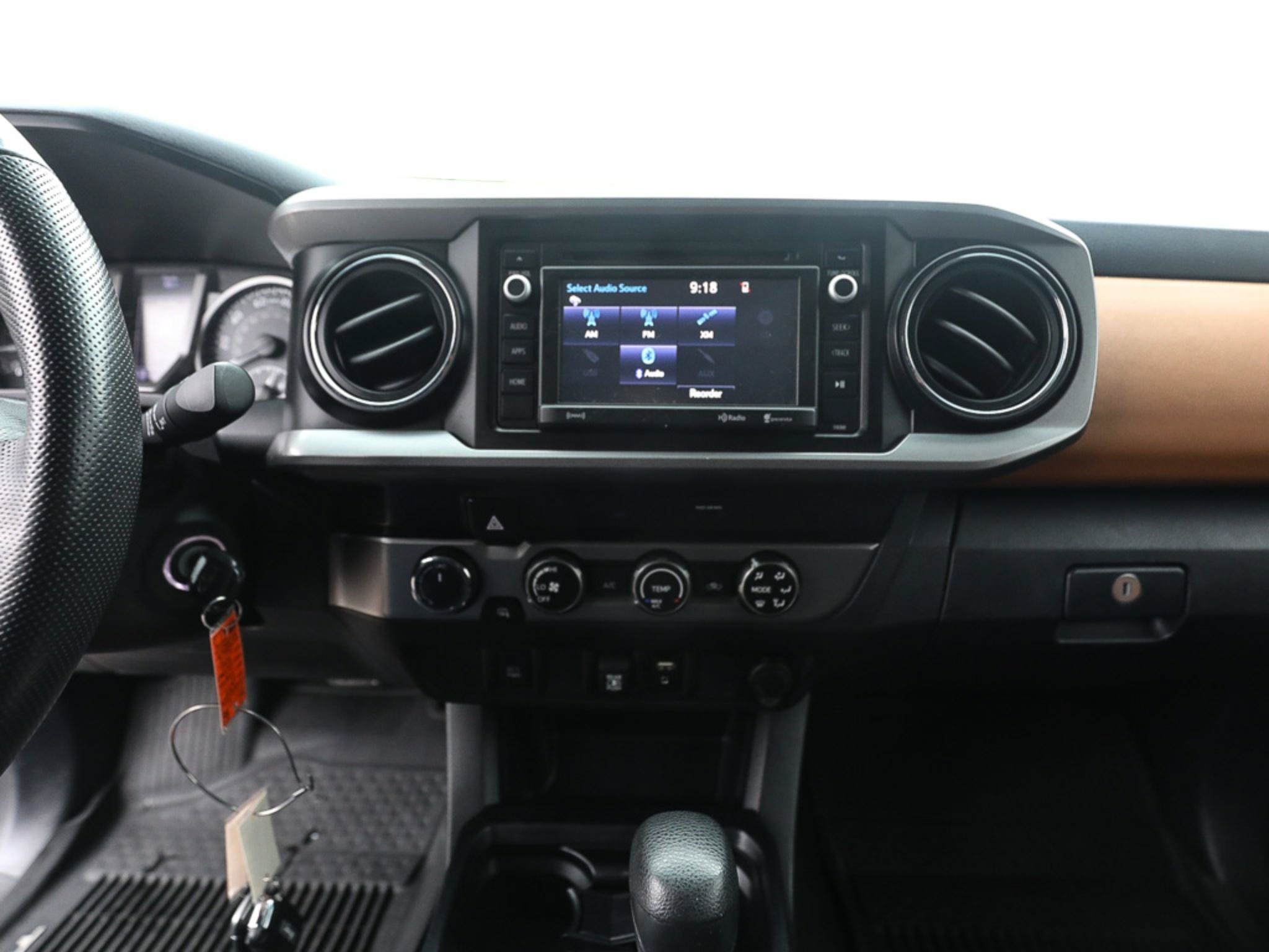 Used 2019 Toyota Tacoma SR5 AWD/4WD image 16